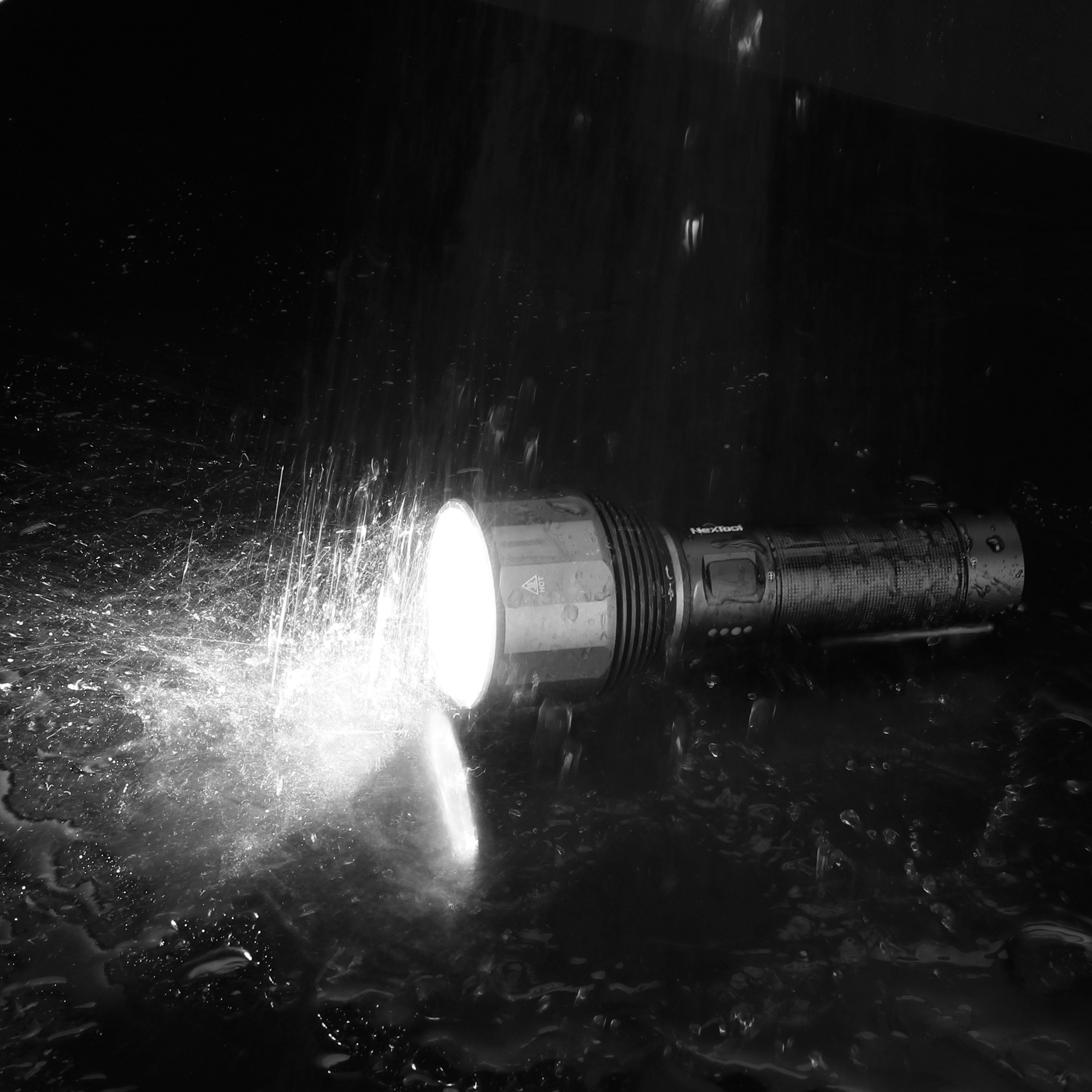 Outdoor High Performance Flashlight NexTool®